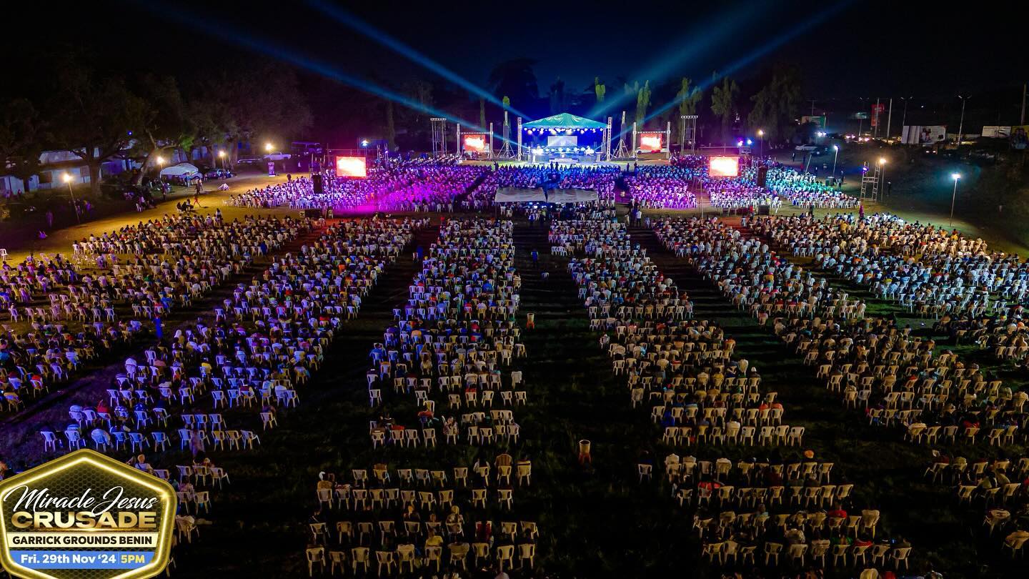 The crowd gathered at An Evening With Jesus, Benin